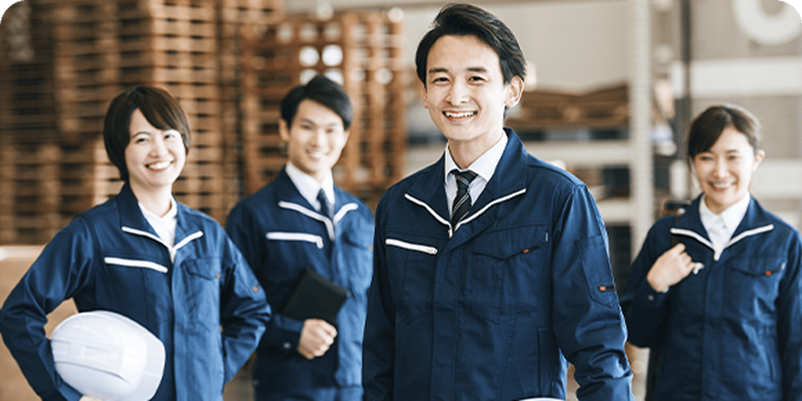 工場で働くスタッフたちの集合写真